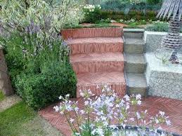 Treppen Im Garten Mit Dachziegeln Bauen Und Mit Pflanzen Gestalten Gartenfliesen Gartenboden Gartengestaltung