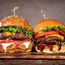 El 28 de mayo se celebra el día internacional de la hamburguesa, un plato que a todos nos gusta y que se ha popularizado tanto a nivel mundial, que es casi imposible no encontrarlo en las cartas de cualquier restaurante. Recetas De Hamburguesas Para Todos Los Gustos