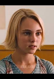 Anna Sophia Robb Brown Short Hair