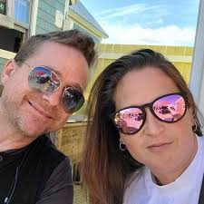 What is the crowd capacity of Universal's Epic Universe?