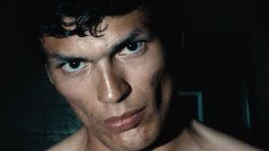 Aujourd'hui, les familles endeuillées sont toujours à la recherche de la vérité. Le Traqueur De La Nuit Sur Netflix Bande Annonce Du Docu Serie Sur Le Tueur Des Annees 80 News Series A La Tv Allocine