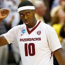 Bobby portis reportedly earns around $2,494,346 as his yearly salary from chicago bullsfurther, bobby portis has an estimated net worth of over $6.6 million. Bobby Portis Drafted By Chicago Bulls With 22nd Pick In Nba Draft Arkansas Fight