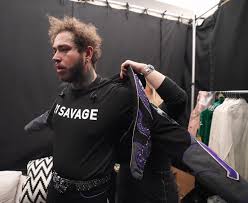 Veja mais ideias sobre post malone, this man, cantores. Post Malone Supports 21 Savage At 2019 Grammy Variety