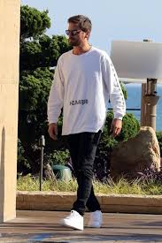 Scott Disick Is Dressed In Nike Airforce Sneakers And White Stampd Hoodie Sneakers Men Fashion White Sneakers Men Mens Fashion Summer