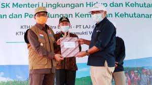 Bantuan telah diterima 20 kelompok tani tts yang tersebar di berbagai kecamatan, papar politisi muda dari daerah pemilihan ntt dalam pernyataan tertulis yang diterima. Pertama Kali Di Konsesi Hti Provinsi Jambi 2 Kelompok Tani Hutan Dapat Sk Kulin Kk Dari Menteri Lhk Tribun Jambi