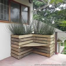 Upcycled Holzpaletten Ideen Dekorationsideen Dekoration Ideen In 2020 Paletten Garten Palettengarten Diy Hinterhof