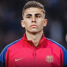 Es IA claramente, pero si fuese cierto hasta muy buena comida les darían  para todo los asesinatos que cometieron.