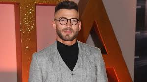 Leo singer on wn network delivers the latest videos and editable pages for news & events, including entertainment, music, sports, science and more, sign up and share your playlists. Jake Quickenden Defends Ugly Baby Leo Closer