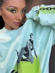 Me: Alessio I don't know about new merchandise… Alessio: It's for the  fans!!! Me: @Ale_ssiofilippelli https://katgrahamshop.com