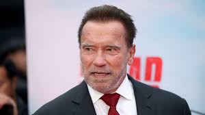 Schwarzenegger fue retenido por no declarar un reloj