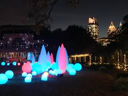 Social distancing with masks on is a must. The Botanical Gardens Holiday Light Show Is Really Pretty I Reccomed It If You Haven T Been Yet Atlanta