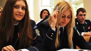 Facultatea de poliţie asigură formarea iniţială a ofiţerilor de poliţie, poliţie de frontieră, jandarmi şi penitenciare prin studii pe timpul anilor de studii, studenţii facultăţii de poliţie beneficiază de servicii educaţionale gratuite şi de alte drepturi specifice, conform reglementărilor în vigoare. Admitere Academia De PoliÅ£ie Vezi Cate Locuri Sunt Anul Acesta Cat E Taxa De Inscriere Si