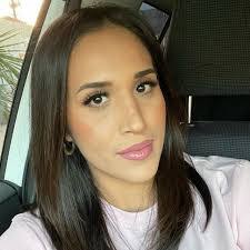 Sandra Benitez's Instagram, Twitter & Facebook