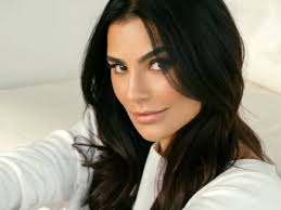 Cíntia Chagas surpreende seguidores com respostas irônicas e possível  romance com Fred Costa