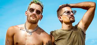 A través de redes sociales ricky, hijo de ricardo montaner recibió severas críticas tras cumplir un reto viral para tiktok. Mau Y Ricky Rompen Las Reglas Del Pop Urbano En Su Nuevo Sencillo Papas Rompiendo Las Reglas Dos Hermanas John Legend