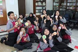 Dalam ni ada makmal sains, makmal kimia,banyak sangat laa makmal. School Caravan Sekolah Menengah Sains Kepala Batas Consulate General Of Japan In Penang