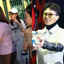 Sandara park has launched her own youtube channel and made her fans' hearts flutter for her. G Daragon On Twitter My Fashion Style Concept Is Like I Stole My Boyfriend S Clothes Sandara Park Daragon For The Last 2 Weeks Https T Co Djln0qfwqa