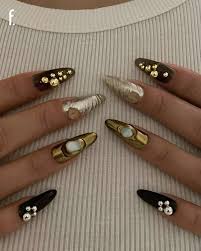 Ebony Moultrie (pecan05)