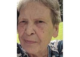 Holly Goforth's Instagram, Twitter & Facebook