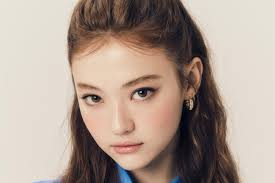 MEOVV's Ella bernama New Global Ambassador untuk Miu Miu