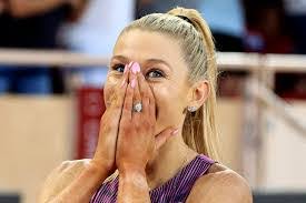 Jess Hull's Instagram, Twitter & Facebook