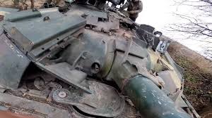 Ukrainian T-64BM tank survived a direct hit of a cumulative ...
