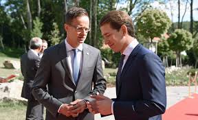 Néha összekevernek a fidesz szóvivőjével. Kurz Sebastian Szijjarto Peter Daily News Hungary