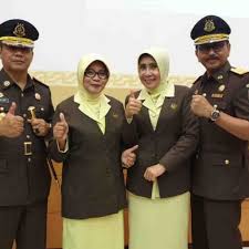 Hasanuddin mengatakan, penunjukkan adiknya sebagai jaksa agung menggantikan m prasetyo merupakan bentuk kepercayaan yang diberikan presiden jokowi. Jaksa Agung Lantik Kajati Ntb Global Fm Lombok