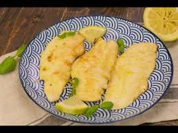 A questo punto separate i due petti 2 e ricavate da ognuno 4 fettine 3. Pollo Al Limone La Ricetta Salva Cena Pronta In Pochi Minuti Youtube