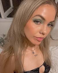 Ashlee Dawson's Instagram, Twitter & Facebook