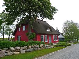 29 48 18 47 gult hus, rød stue: Strataegt Rodt Hus Adoor Pa Popl Dk