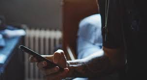 Un Compte Twitter Anonyme Publie Les Photos Intimes De Dizaines D Utilisateurs De Grindr Tetu