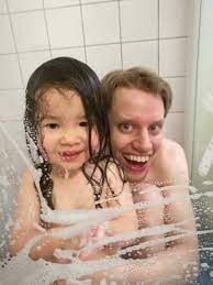 2歳娘】シャワー。 | Ｃｏｚと北欧ノルウェー。( Norway×Japan )