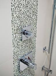 Mosaik Fliesen Badezimmer Glas Stuecken Scherben Armatur Dusche Weiss Badezimmer Mosaik Badezimmer Badezimmer Fliesen