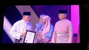 Pakar syariah, daud mohamad tokoh maulidur rasul kebangsaan. Presiden Mapim Dinobat Tokoh Maulidur Rasul 1441h 2019 Alhijrah Online