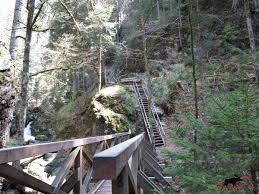 Hotels, restaurants, sportanlagen, schulen, geldautomaten, supermärkte. Loffeltal Hollental Ravennaschlucht Wildnis Wandern De