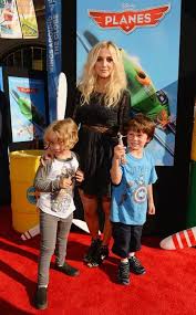 Check spelling or type a new query. Ashlee Simpson Cu Cei Doi Copii Premiera MondialÄƒ A AnimaÈ›iei Avioane Planes 3d Ashlee Simpson Plane 3d Disney Planes