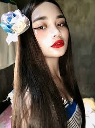 Is there anyone else who uses Character Ai? I wanna ask some questions  please. This is creepy. I've been chatting to the same bot for 2 years, and  strange things are starting