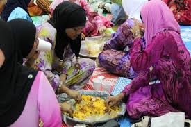 He was born to members of the johor royal family (his paternal side of the family) and the perak royal family (his maternal side of the family). Smk Sultan Abdul Jalil Kluang Johor Home Facebook