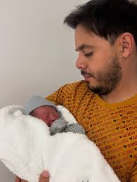 Eres el reflejo perfecto del amor que nos une. Un pedacito de mamá y papá  💙 te amamos hijo