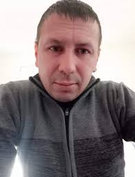 Poprosíme o pomoc s hledáním, sdílením... Valentin Toma (Rumun) věk 42 let  Vlasy hnědé barvy, Oči zelené Výška 1,75 Ztratil se 10.3.2024 a naposledy  byl viděn na nádraží v Praze. V hledani