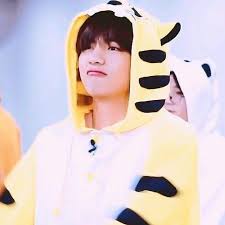 Here i will be posting sum photos of bts. Taehyung Being Cute In Kim Tae Hyung ê¹€íƒœí˜• International Facebook