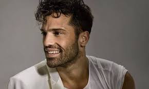 Απαντά στα αρνητικά σχόλια του συνθέτη γιώργου μουκίδη. Kwnstantinos Argyros Poso Moiazei Me Ta Tridyma Aderfia Toy Deite Koines Toys Fwtografies Gossip Tv Gr