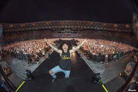 Tutte le date, informazioni e per motivi indipendenti dalla volontà dell'artista e di vivo concerti, a causa del diniego da parte del. La Favola Di Ultimo Concerto Allo Stadio Olimpico Da Ricordare Per Sempre