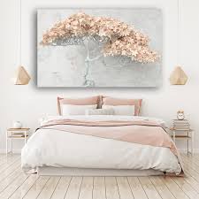 Doğru tasarlanmış bir yatak odası, rahat yatağı, huzurlu dekorasyonu ile sizi mutlu ve sakin hissettirmeli; Dekoratif Cicekler Kanvas Tablo