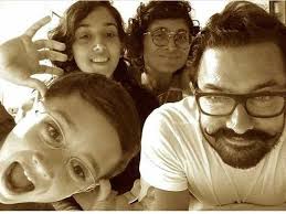 For those who do not know, aamir has aamir recently shared how he fell for his current wife, kiran after going through the traumatic phase of separation from his first wife. Kiran Rao Poses For An All Smiles Family Picture With Aamir Khan Daughter Ira Khan And Son Azad Rao Khan Hindi Movie News Times Of India