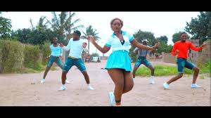 Em menos de doze anos, mariza passou de um fenómeno local quase escondido, partilhado apenas por um pequeno círculo de admiradores lisboetas, para uma das mais aplaudidas estrelas do circuito mundial da world music. Dezembro Chegou Conheca As Musicas Que Nao Podem Faltar Na Playlist Moz Entretenimento