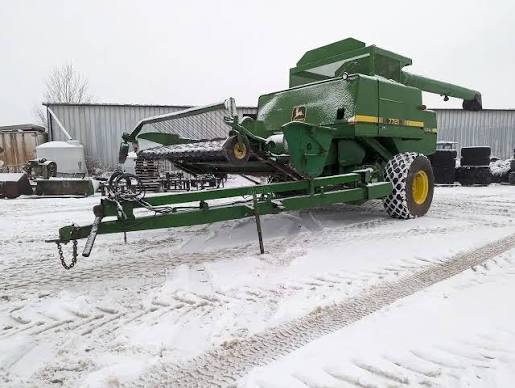 John Deere 7721 Combine