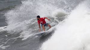 As ondas da praia de tsurigasaki foram elogiadas pelos surfistas. 8d98gzynksuzdm