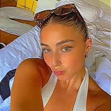 ellastringerr's Depop Shop